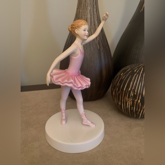 Royal Doulton London - Ballerina “Rhythm and Dance” Bone China Figurine - Picture 6 of 7